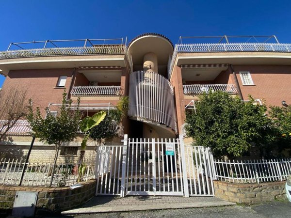 locale di sgombero in vendita a Mentana