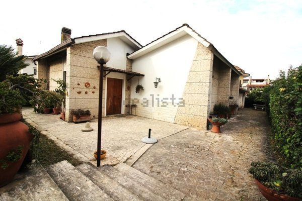 casa indipendente in vendita a Mentana