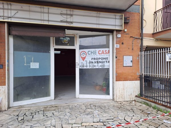 locale commerciale in vendita a Mentana