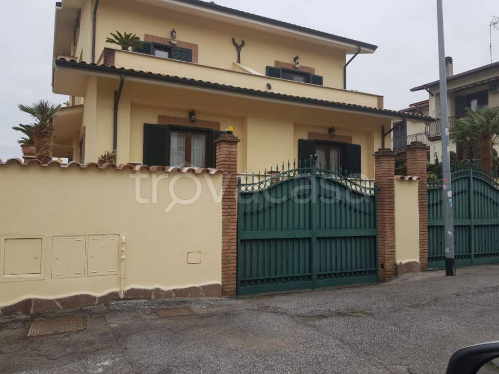 casa indipendente in vendita a Mentana