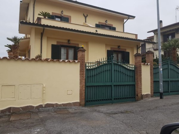 casa indipendente in vendita a Mentana