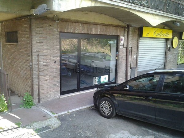 locale commerciale in vendita a Mentana