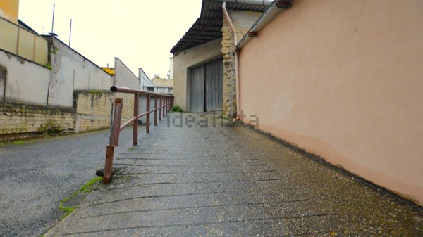 locale di sgombero in vendita a Mentana