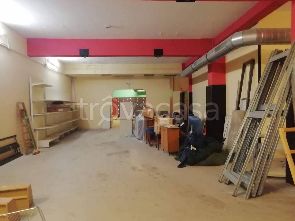 locale commerciale in vendita a Mentana