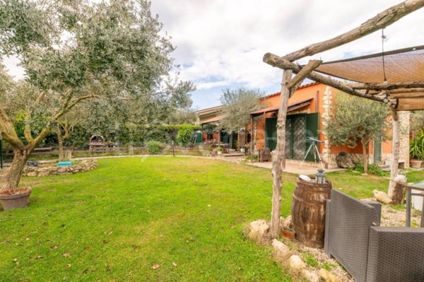 casa indipendente in vendita a Mentana