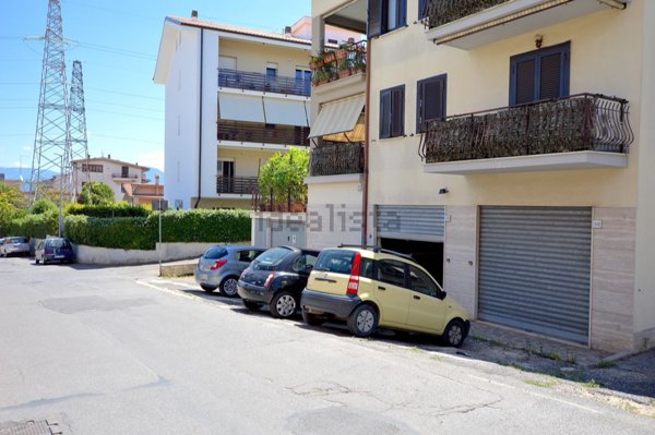 locale commerciale in vendita a Mentana