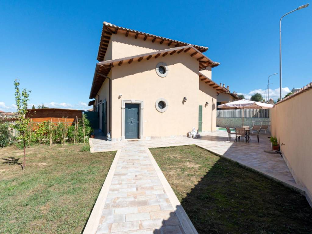casa indipendente in vendita a Mentana