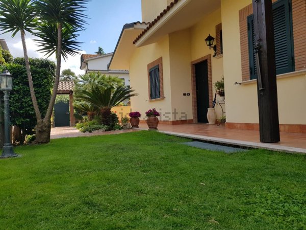 casa indipendente in vendita a Mentana