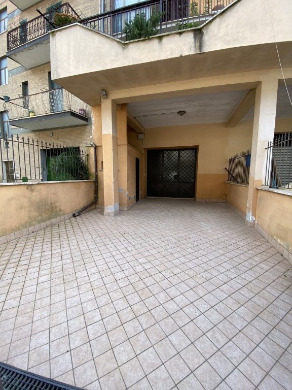 locale di sgombero in vendita a Mentana