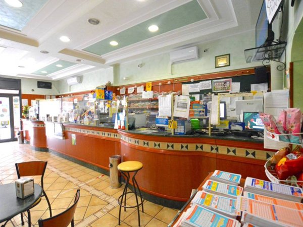 locale commerciale in vendita a Mentana