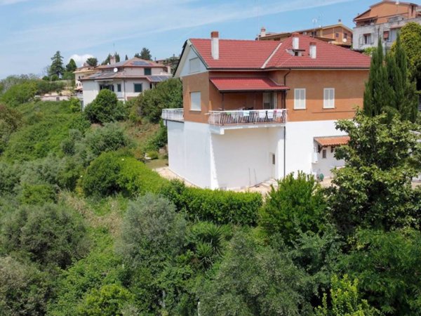 casa indipendente in vendita a Mentana