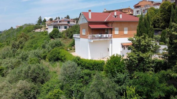 casa indipendente in vendita a Mentana