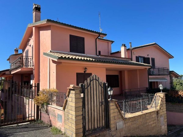 casa indipendente in vendita a Mentana