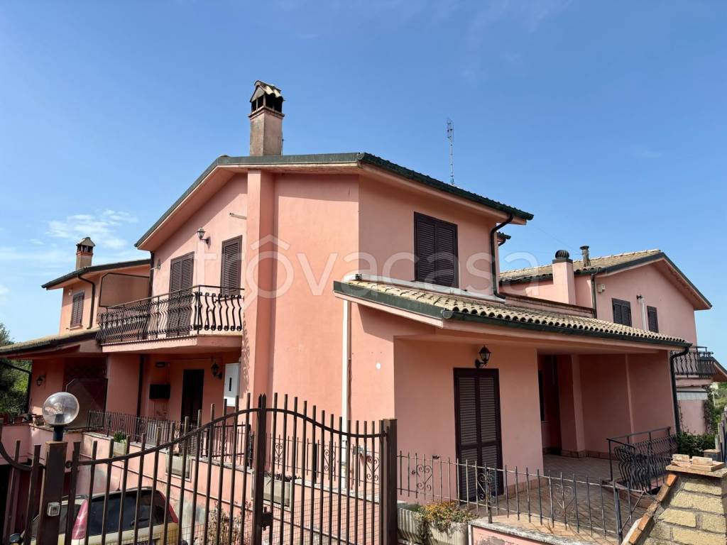 casa indipendente in vendita a Mentana