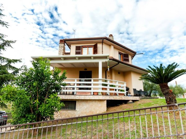 casa indipendente in vendita a Mentana
