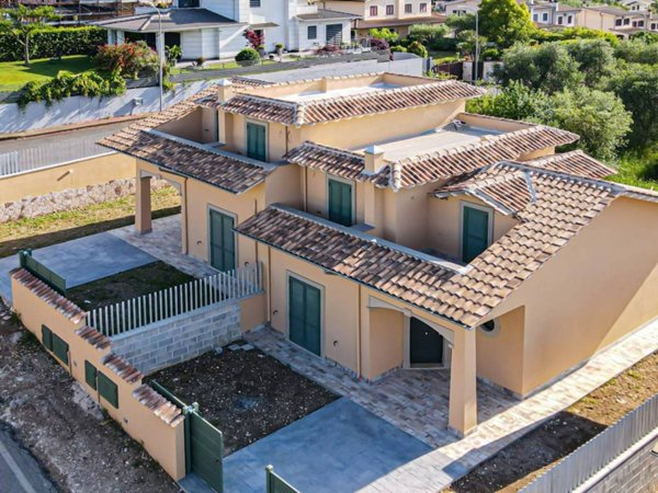casa indipendente in vendita a Mentana