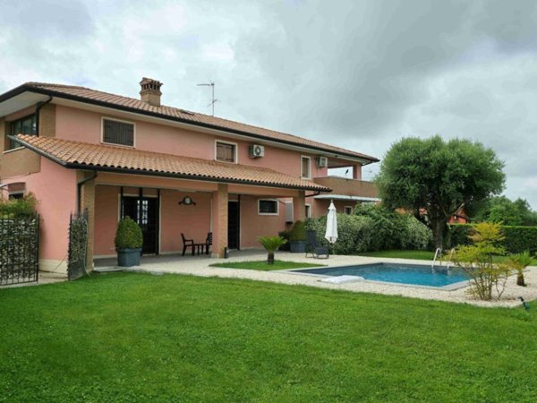 casa indipendente in vendita a Mentana