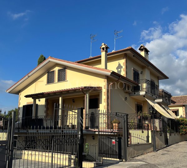 casa indipendente in vendita a Mentana