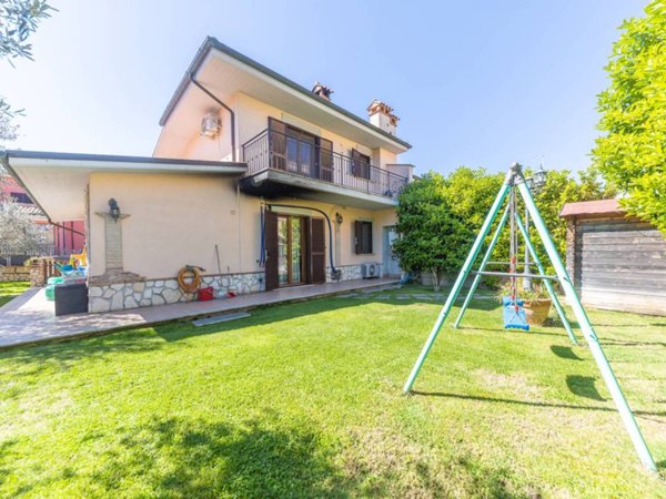 casa indipendente in vendita a Mentana
