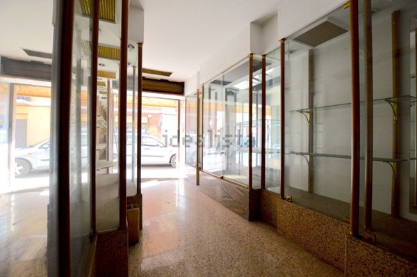 locale commerciale in vendita a Mentana