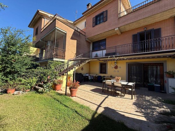 casa indipendente in vendita a Mentana