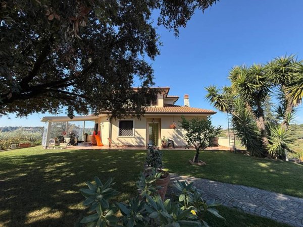 casa indipendente in vendita a Mentana