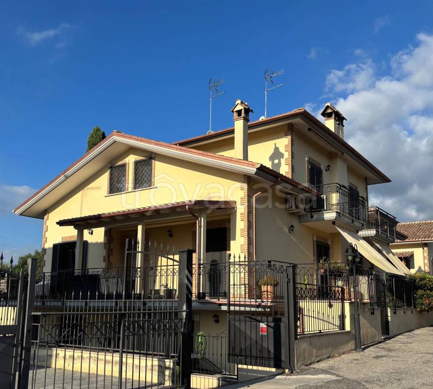 casa indipendente in vendita a Mentana