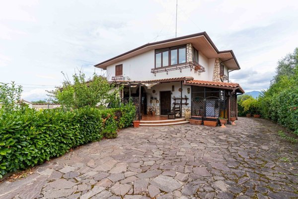 casa indipendente in vendita a Mentana