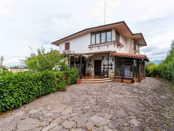 casa indipendente in vendita a Mentana