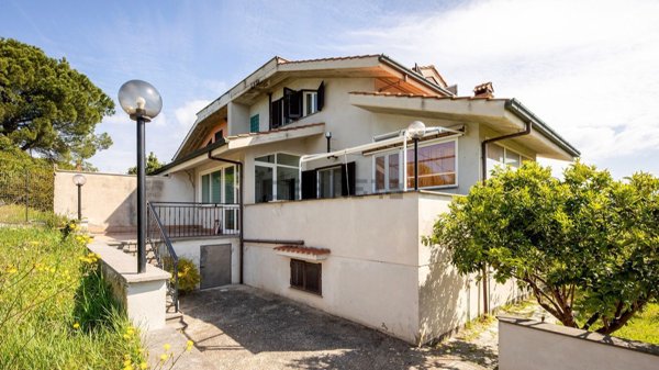 casa indipendente in vendita a Mentana