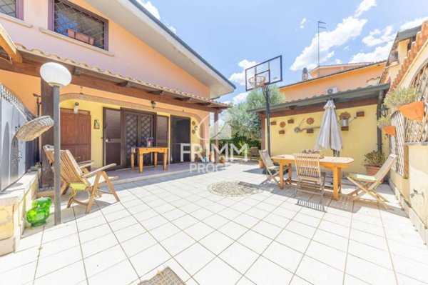 casa indipendente in vendita a Mentana