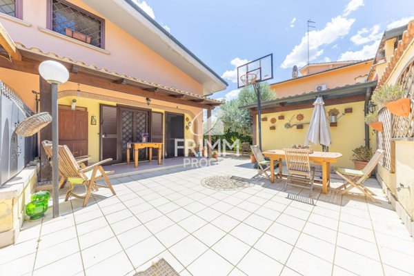 casa indipendente in vendita a Mentana