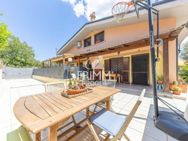 casa indipendente in vendita a Mentana