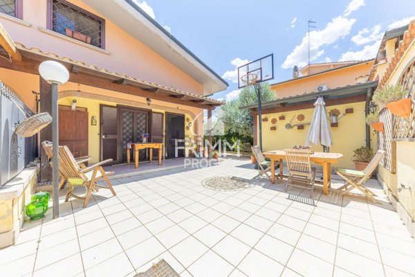 casa indipendente in vendita a Mentana