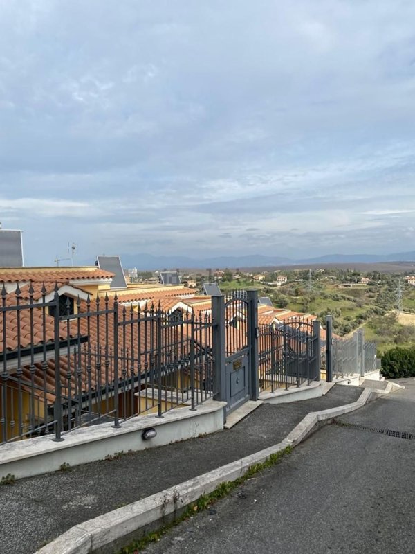 casa indipendente in vendita a Mentana