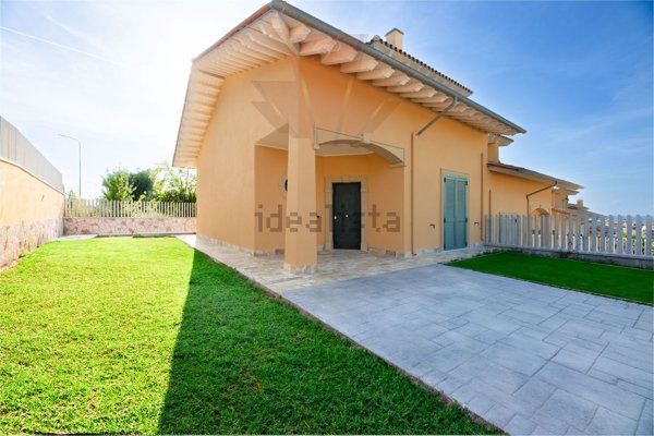 casa indipendente in vendita a Mentana