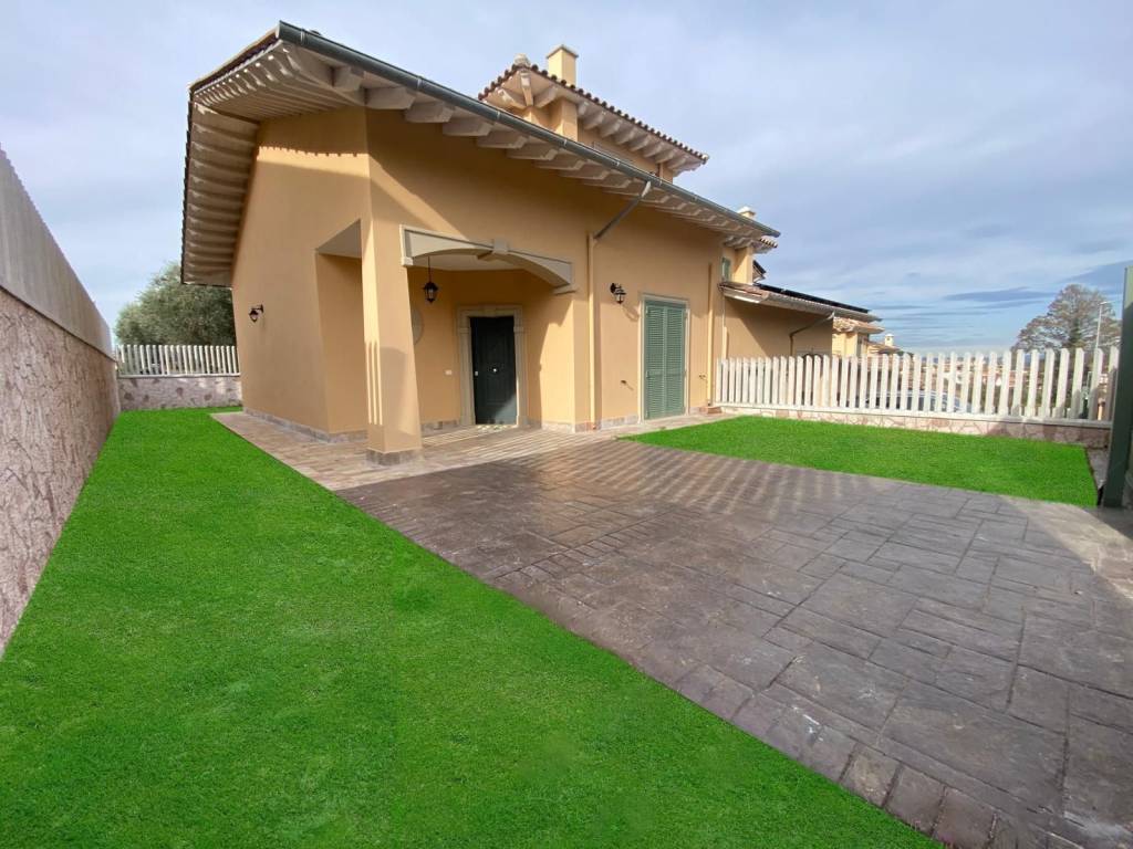 casa indipendente in vendita a Mentana