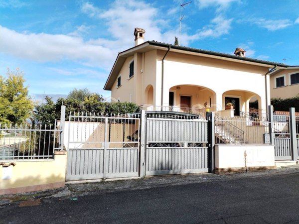 casa indipendente in vendita a Mentana