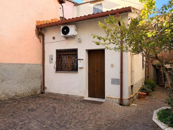 casa indipendente in vendita a Mentana