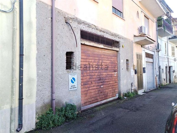 locale di sgombero in vendita a Mentana