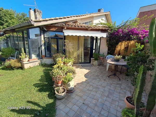 casa indipendente in vendita a Mentana