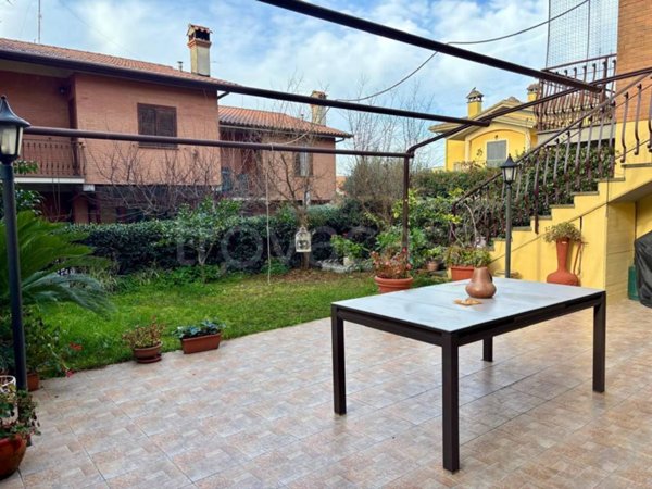 casa indipendente in vendita a Mentana
