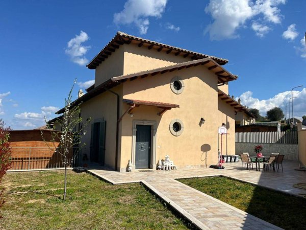 casa indipendente in vendita a Mentana