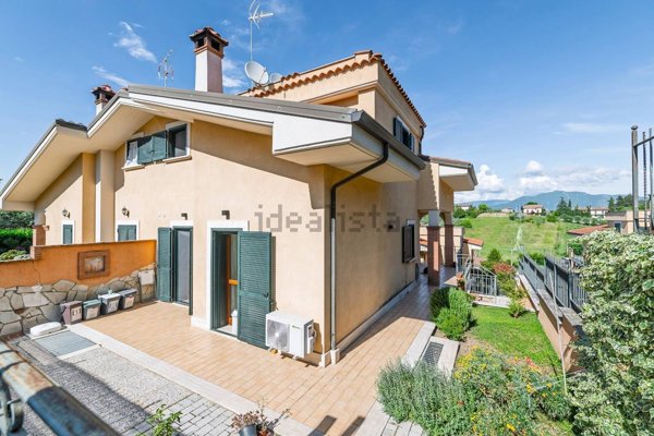 casa indipendente in vendita a Mentana