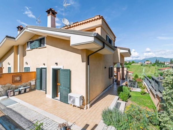 casa indipendente in vendita a Mentana
