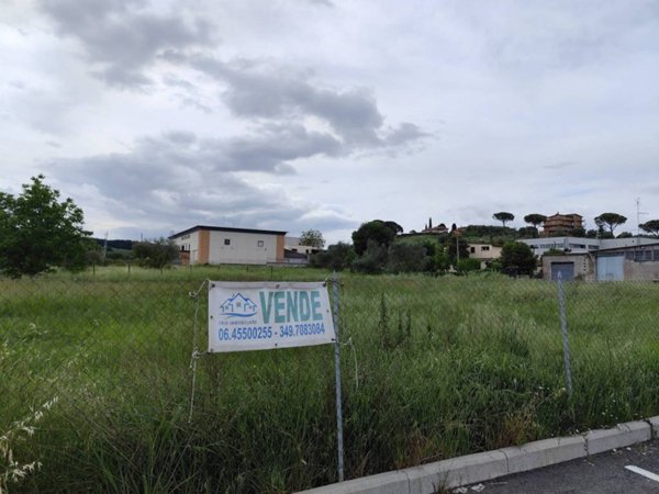 terreno edificabile in vendita a Mentana