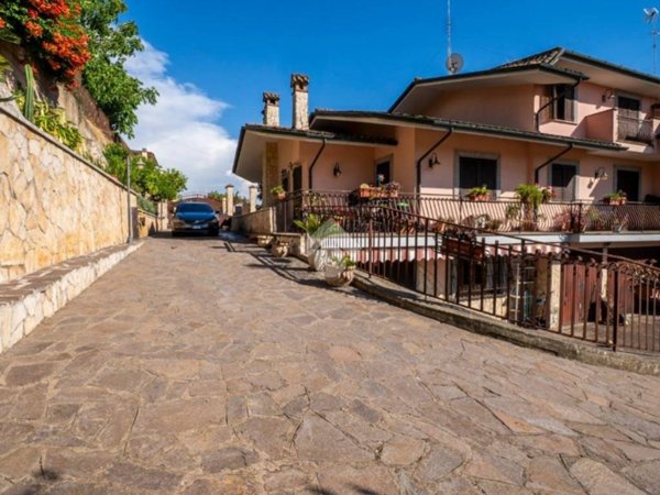 casa indipendente in vendita a Mentana