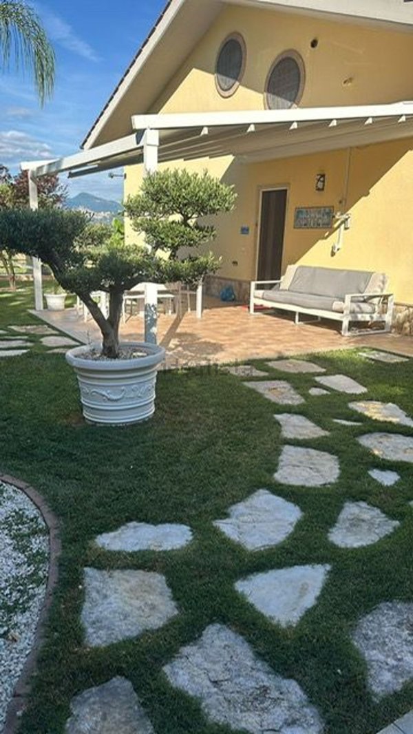casa indipendente in vendita a Mentana