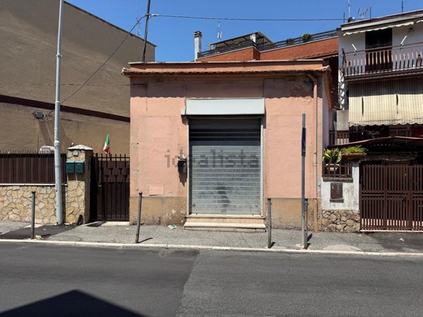 locale commerciale in vendita a Mentana