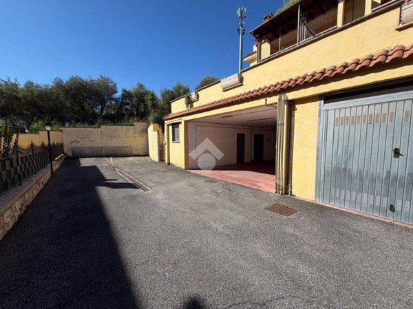 locale di sgombero in vendita a Mentana